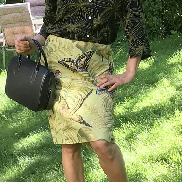 Muse Dresses & Skirts - Muse Linen Bird and Butterfly  Skirt. Size 6.